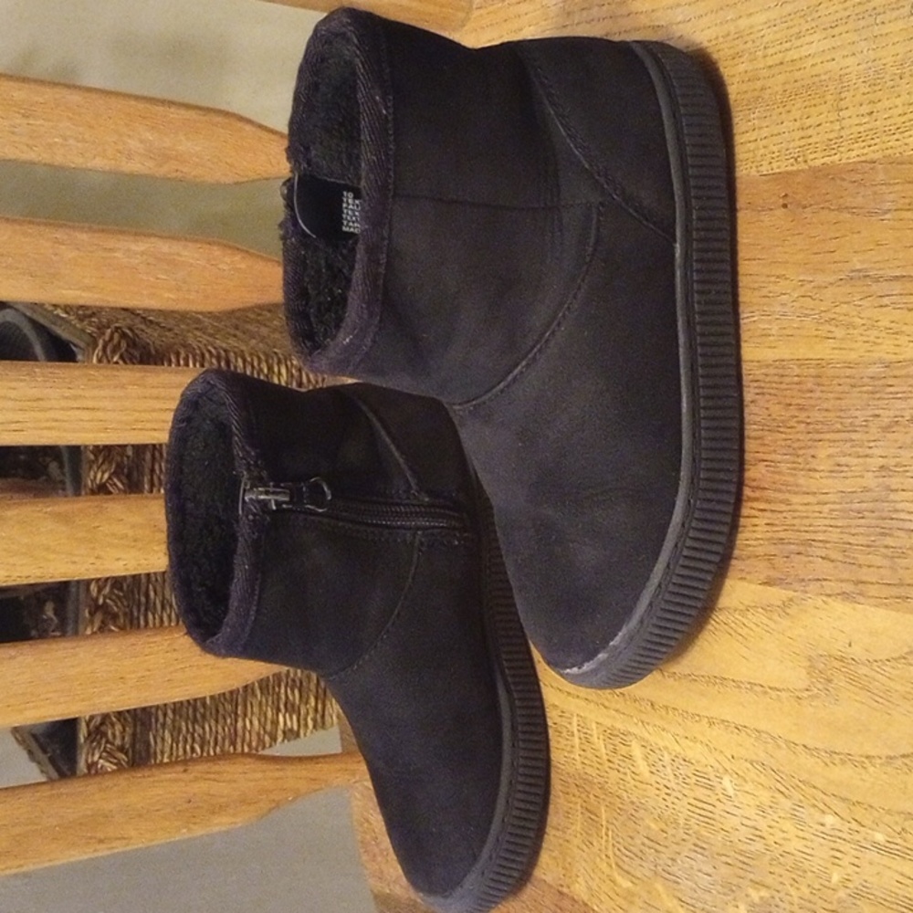 Cat and Jack girls boots- size 10